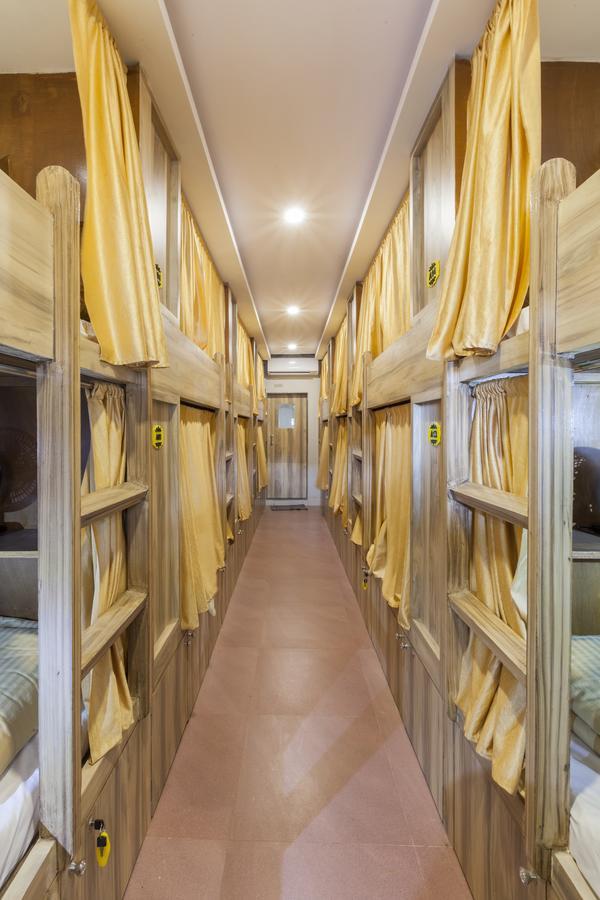 Abza Deluxe Dormitory Bombay Exterior foto